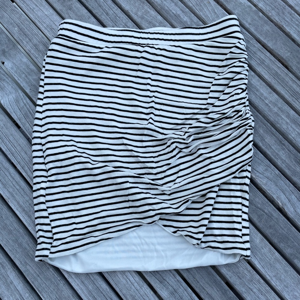 Cute stripped asymmetrical mini skirt